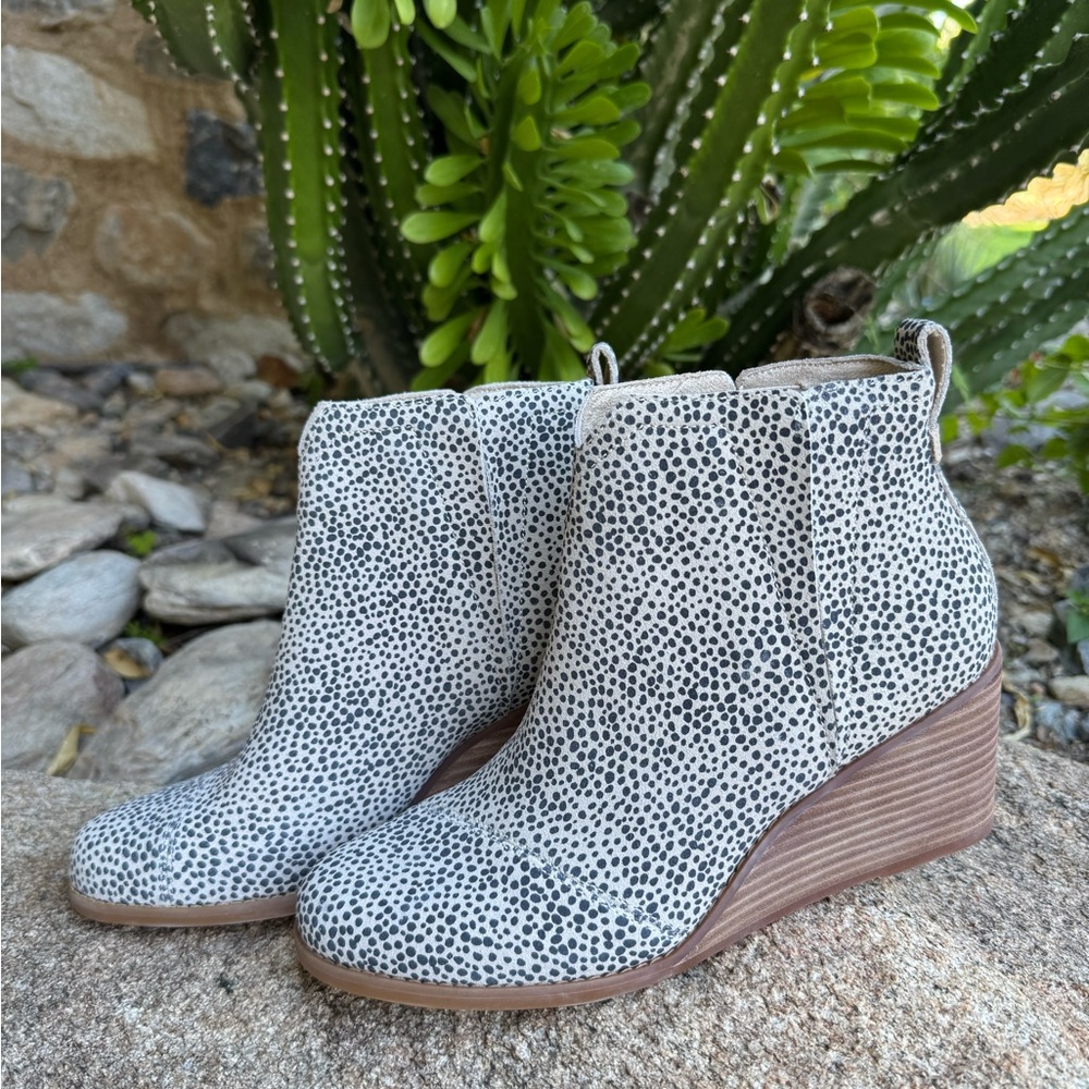 TOMS Clare Wedge Bootie in Natural Size 8.5